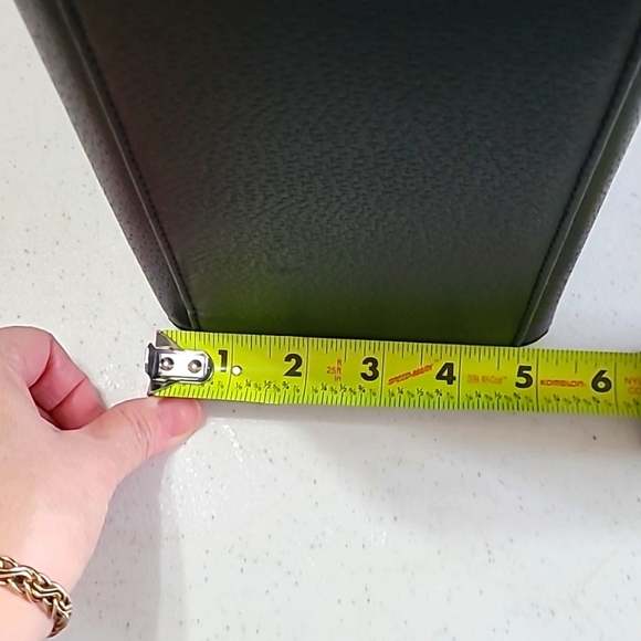 Kate Spade black & cream handbag with optional shoulder strap - Picture 16 of 16